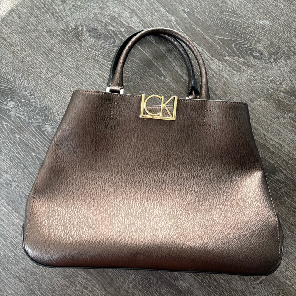 Calvin Klein purse with gold detail & shoulder strap